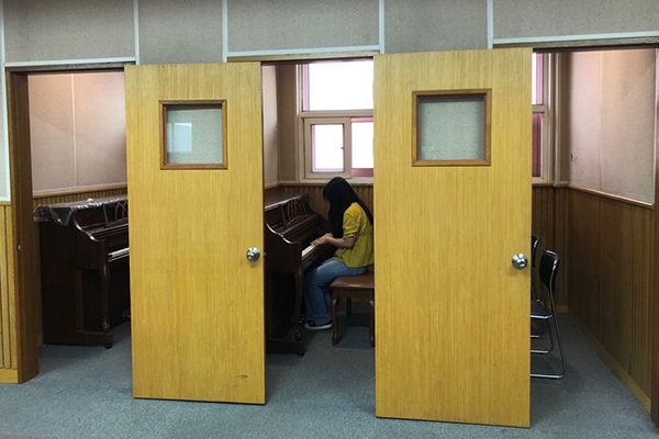 Instrumental Music Room2